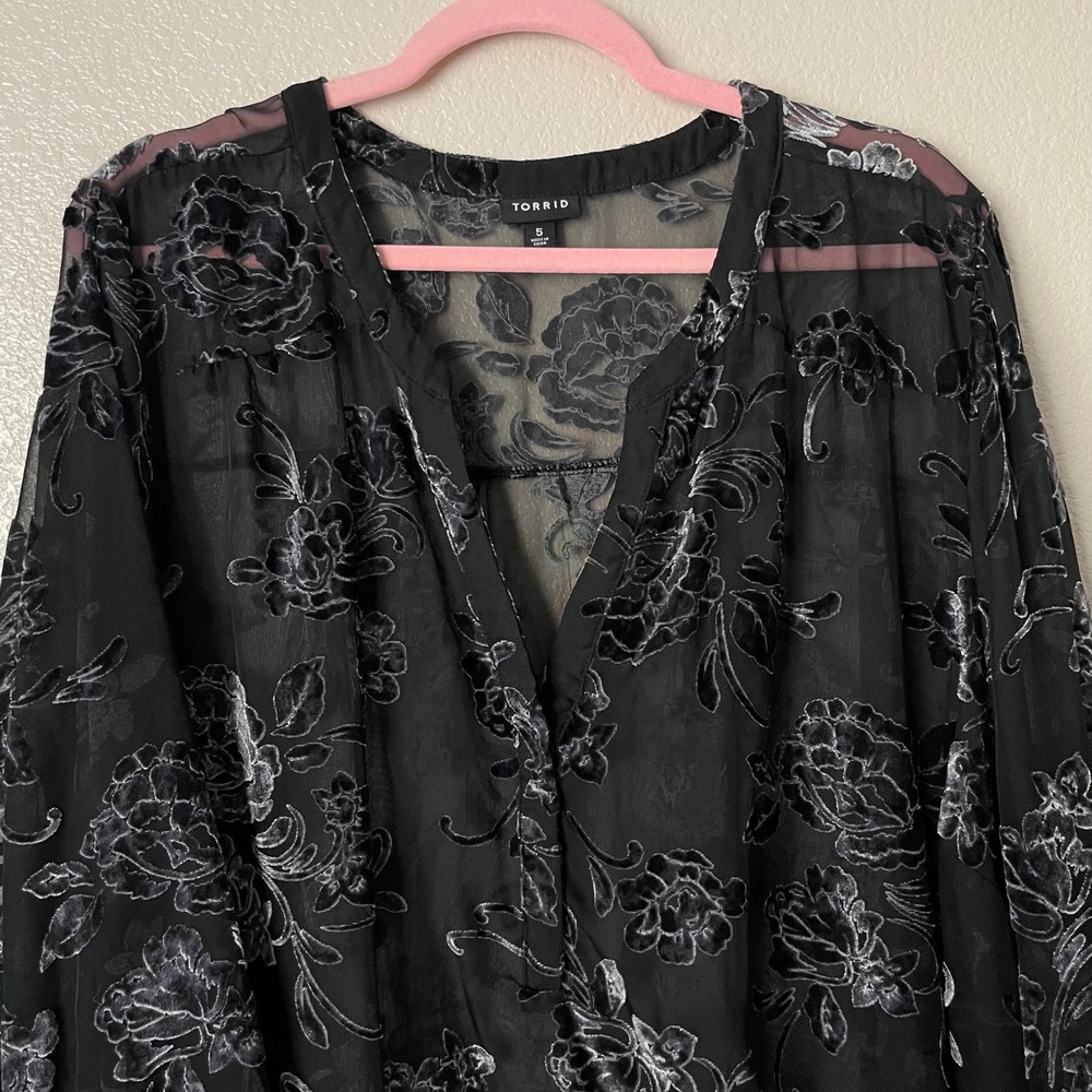 Torrid Top Womens 5 5X Black Velvet Burnout Floral Sheer Tunic Whimsigoth Vamp - Picture 4 of 12